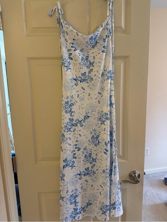 Source Unknown Dresses & Skirts - White & Blue Floral Maxi Dress